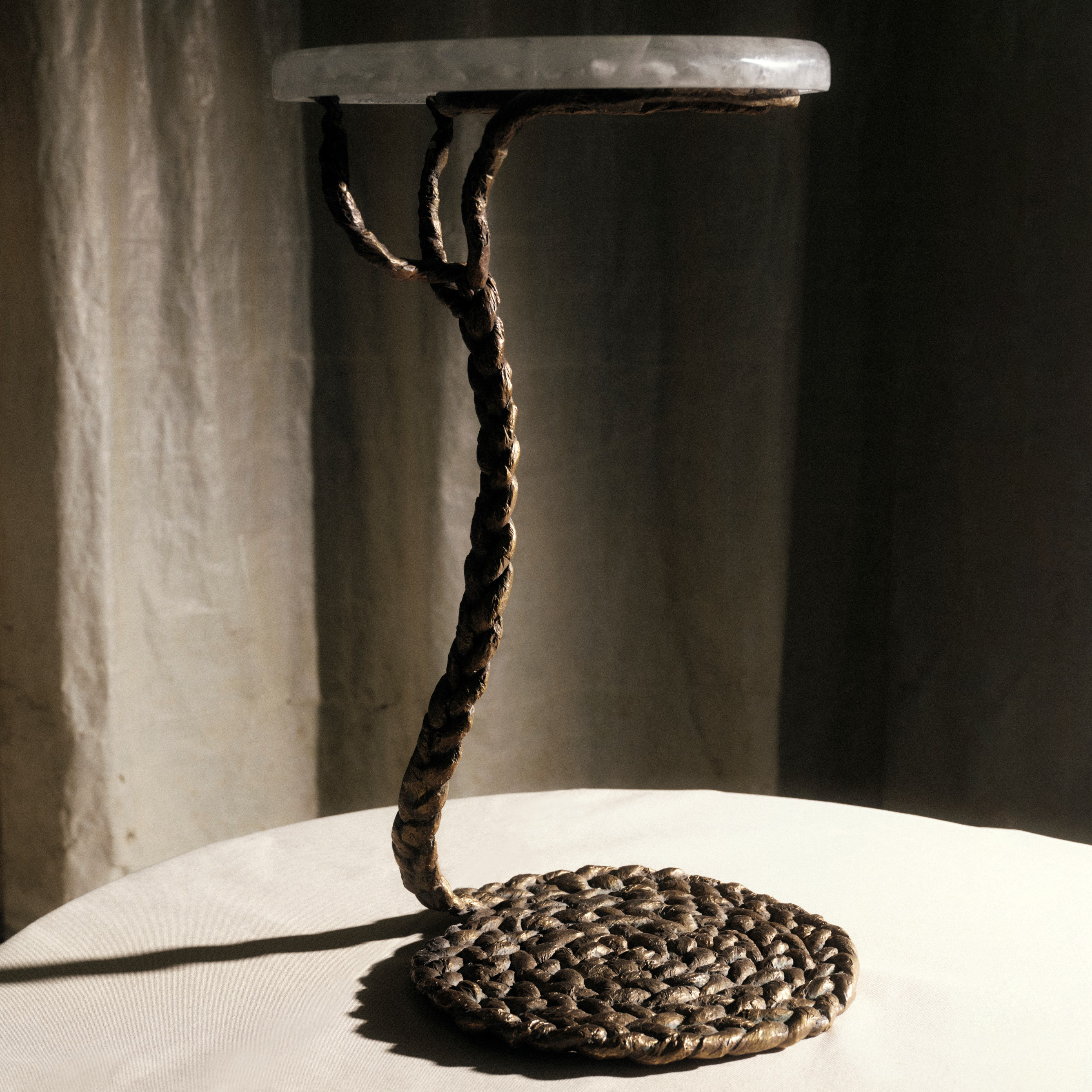 Des Tresses - Pedestal table