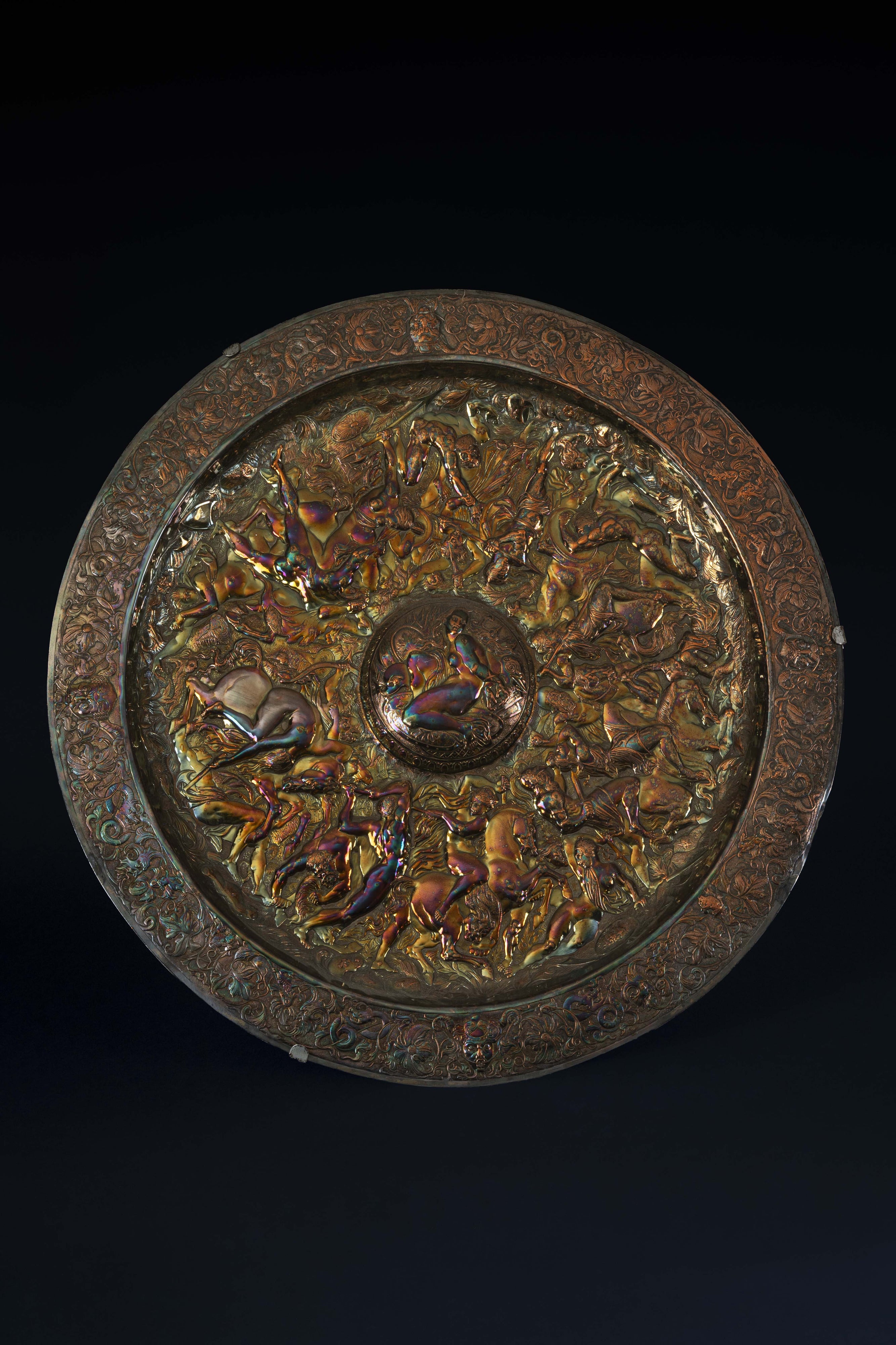 Ensemble de 9 plats de présentation néo-renaissance