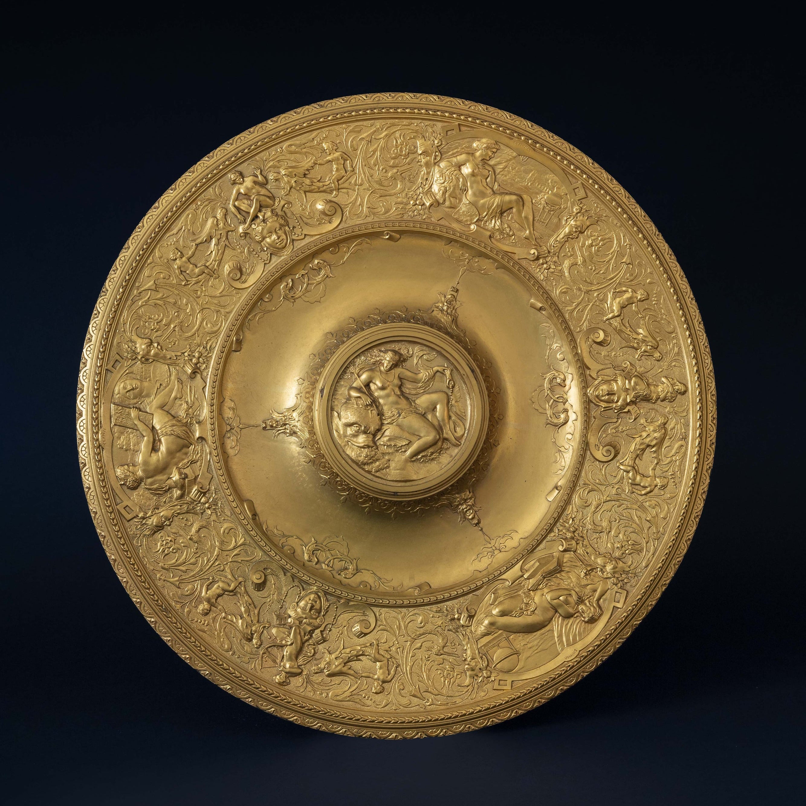 Ensemble de 9 plats de présentation néo-renaissance