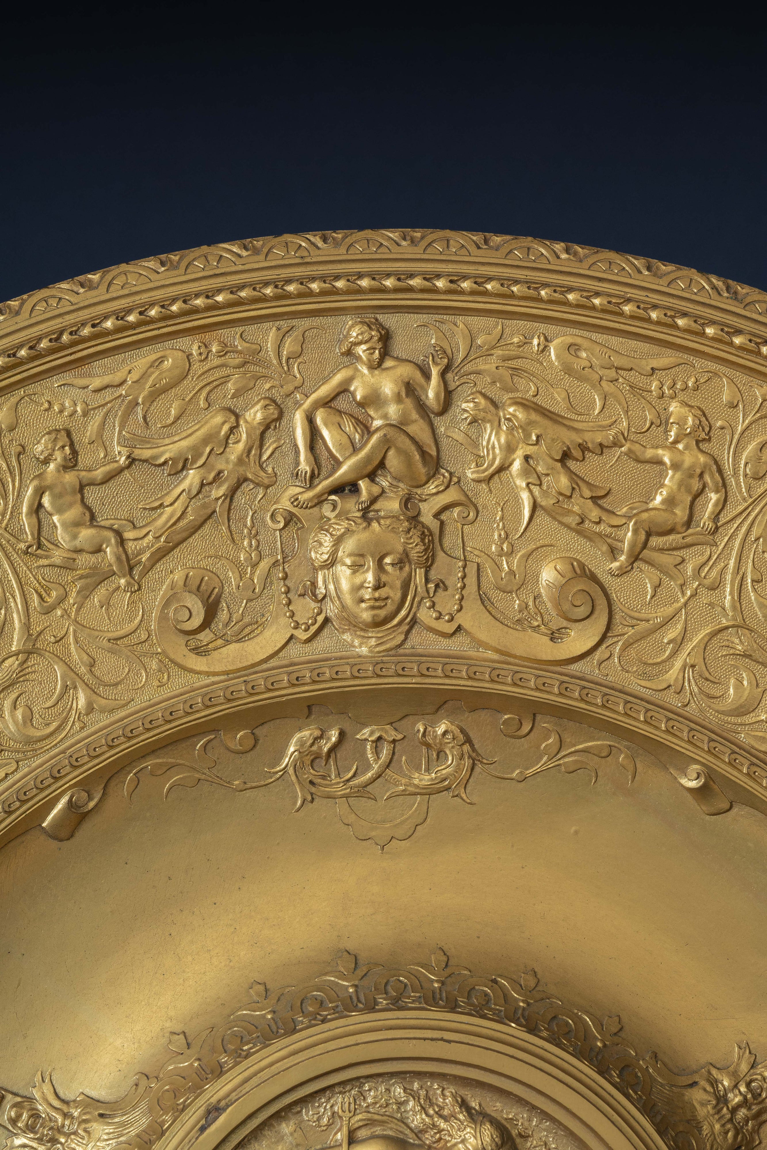 Ensemble de 9 plats de présentation néo-renaissance