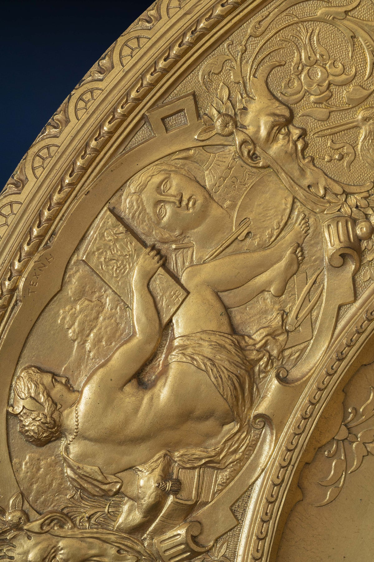 Ensemble de 9 plats de présentation néo-renaissance