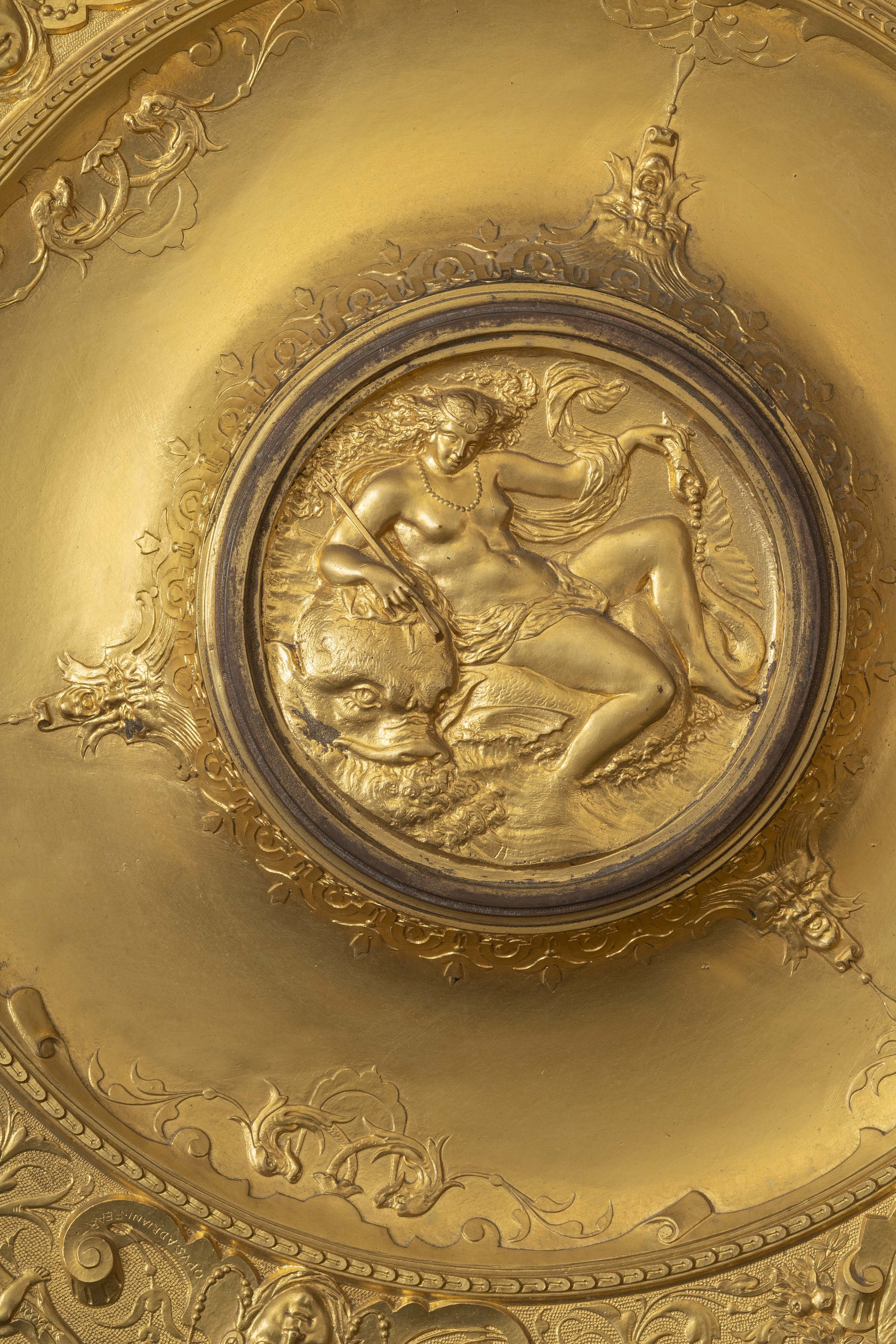 Ensemble de 9 plats de présentation néo-renaissance