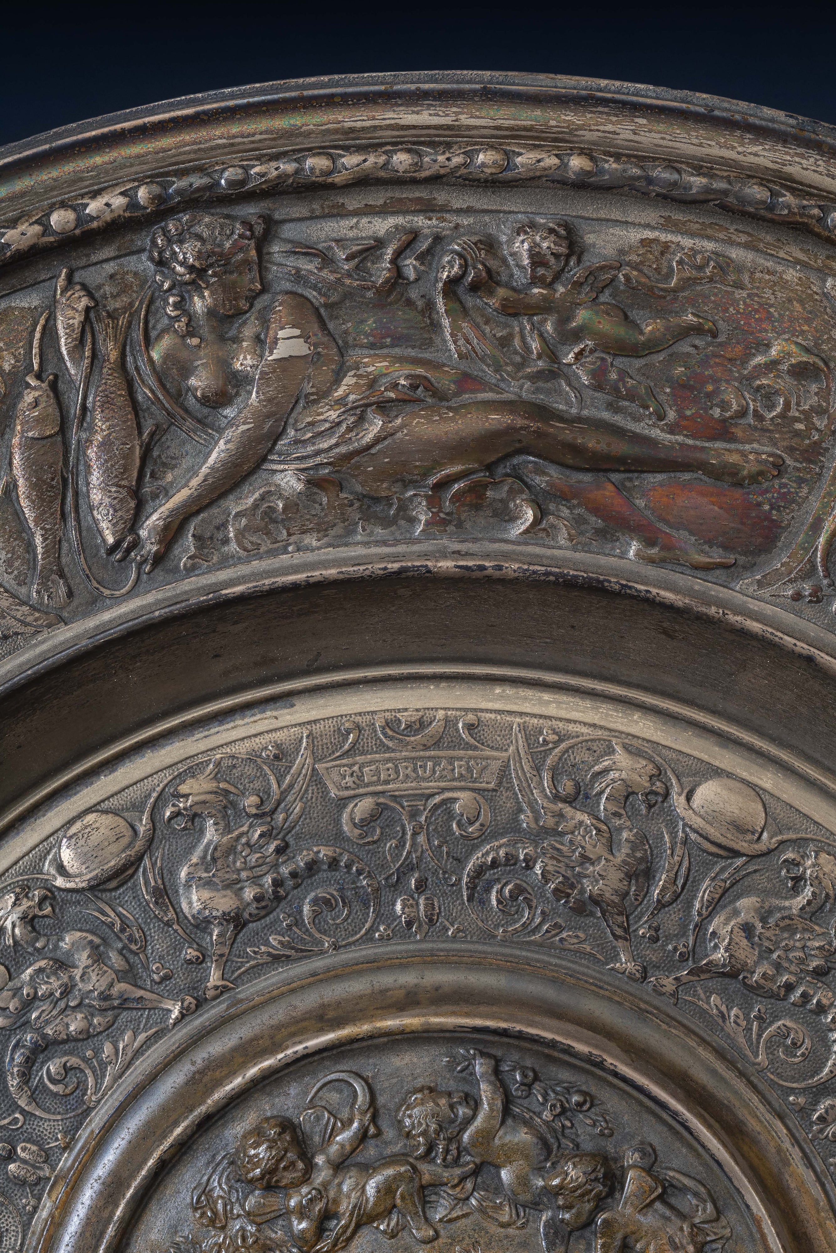 Ensemble de 9 plats de présentation néo-renaissance