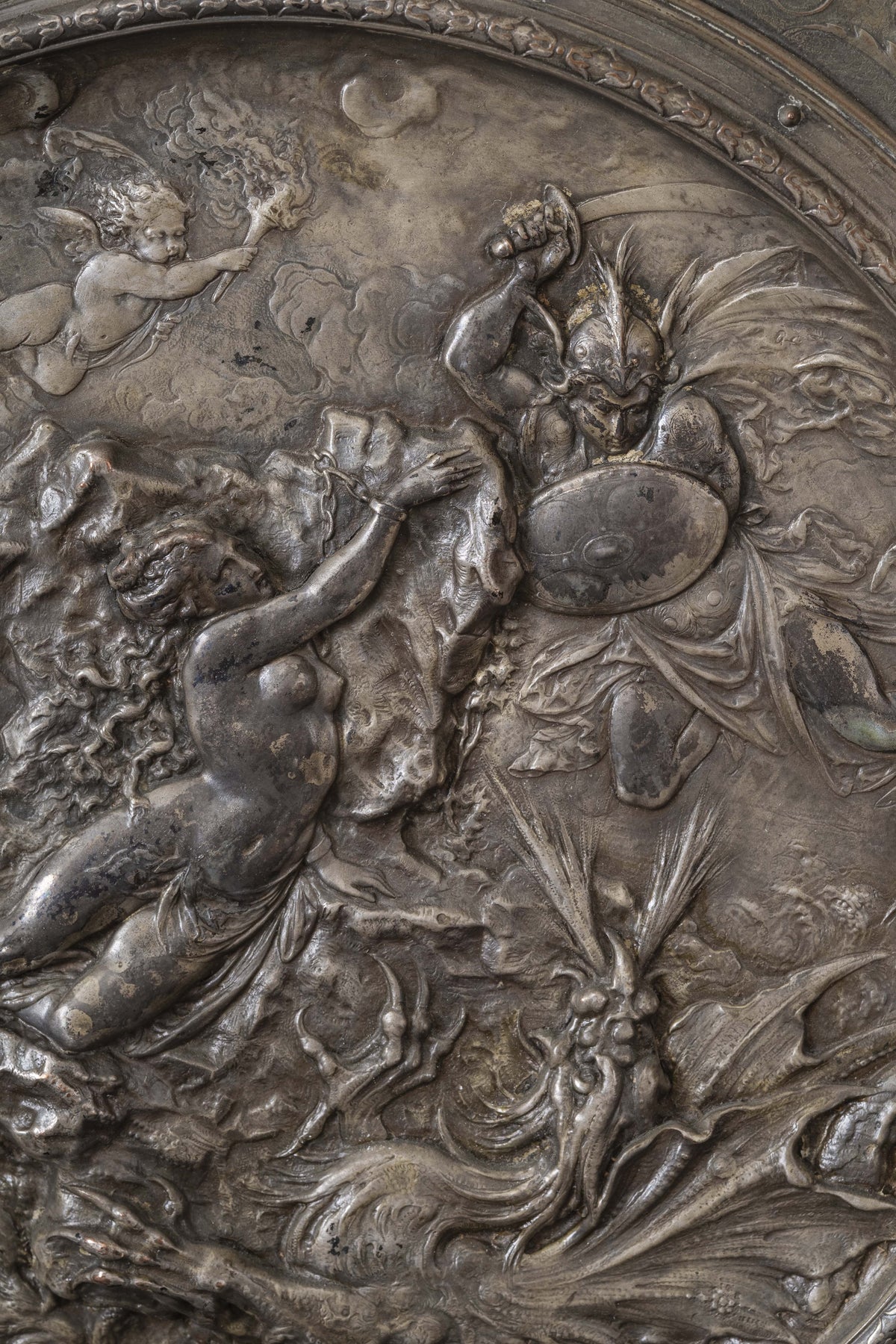 Ensemble de 9 plats de présentation néo-renaissance