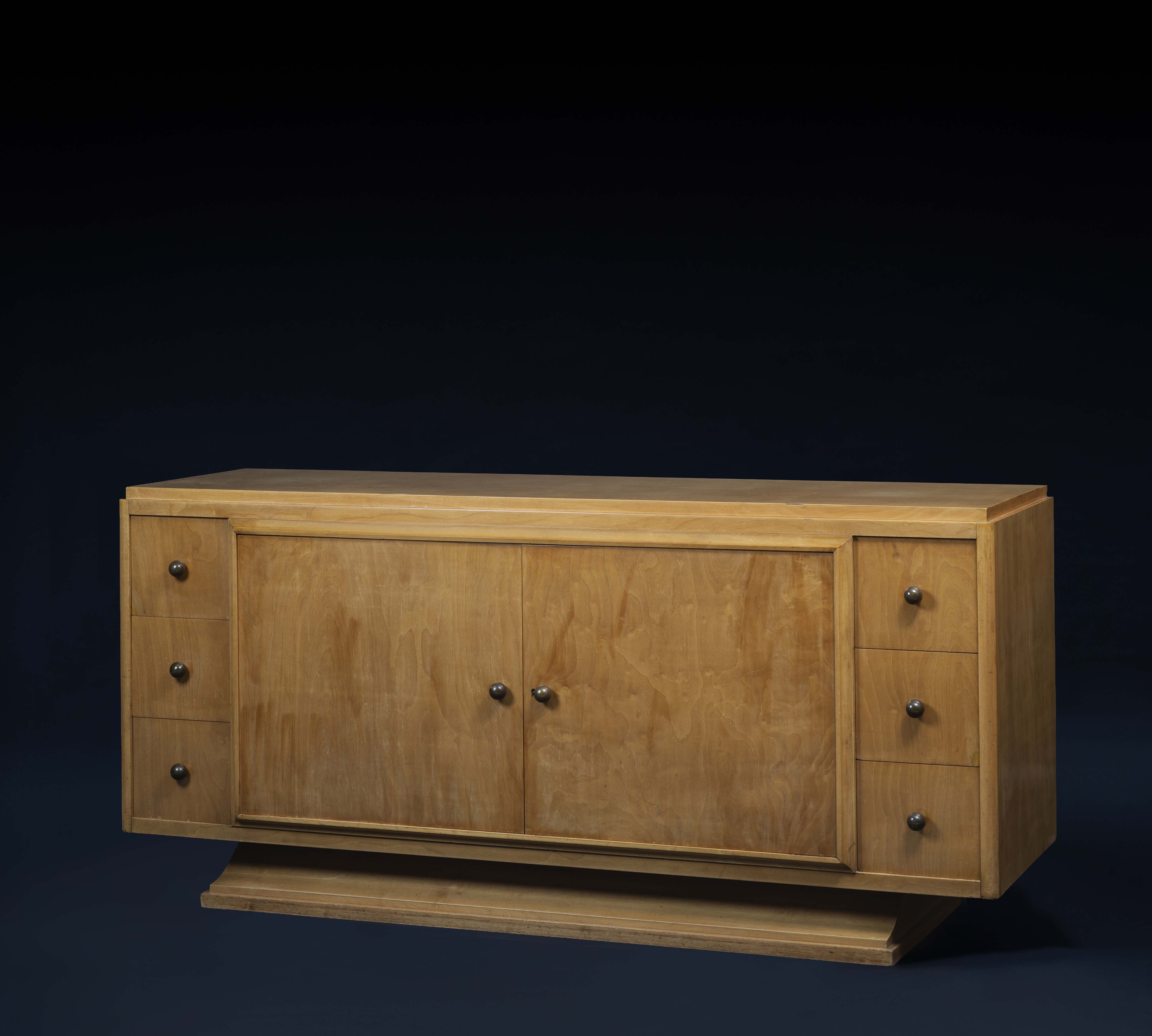 Maurice Dufrêne (1876-1955), Rare et élégant buffet