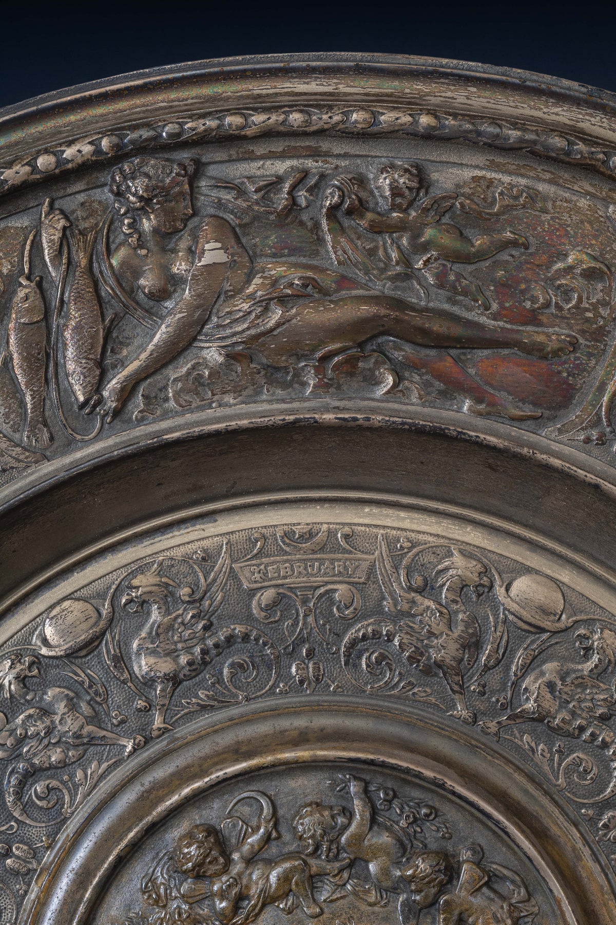 Ensemble de 9 plats de présentation néo-renaissance