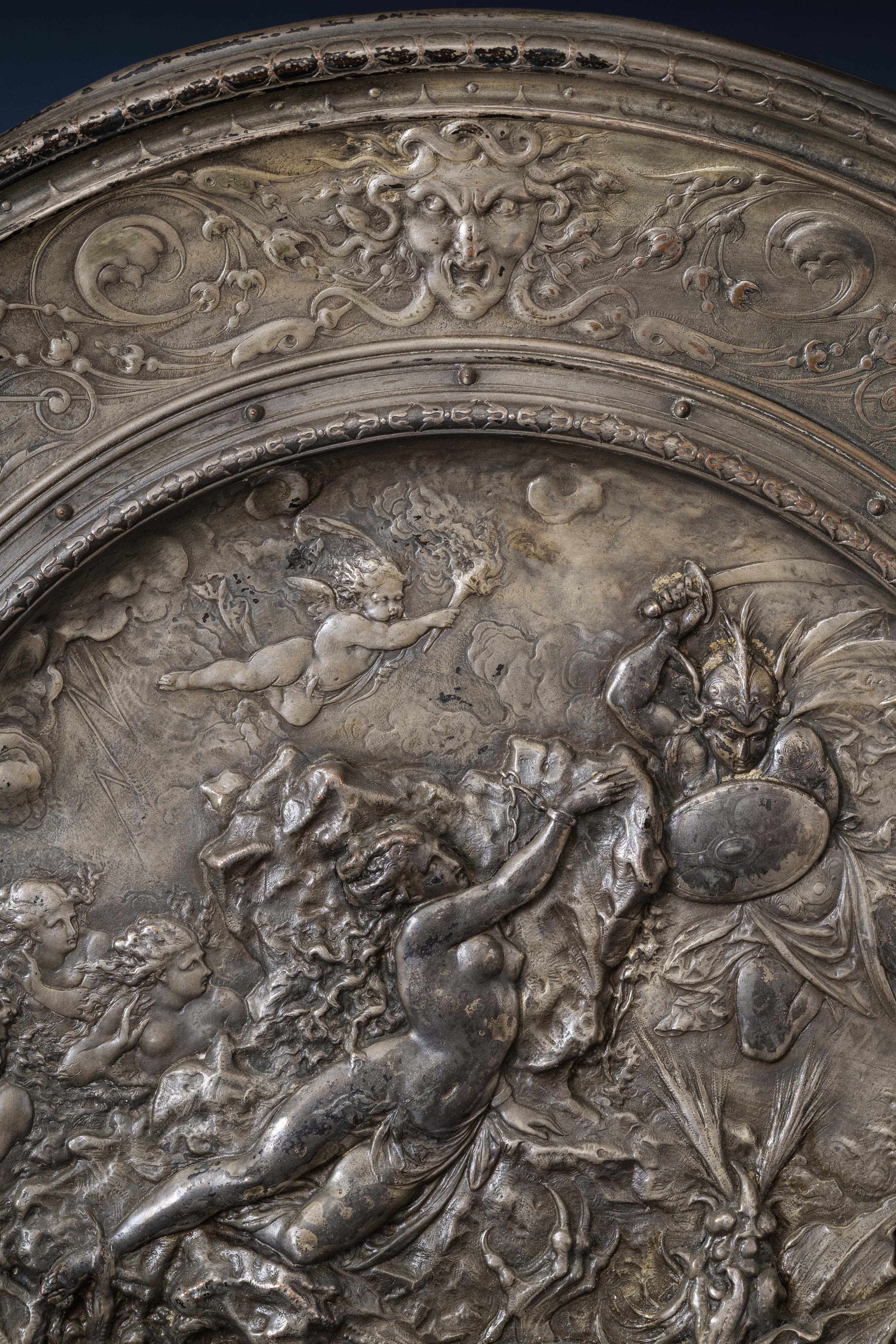 Ensemble de 9 plats de présentation néo-renaissance