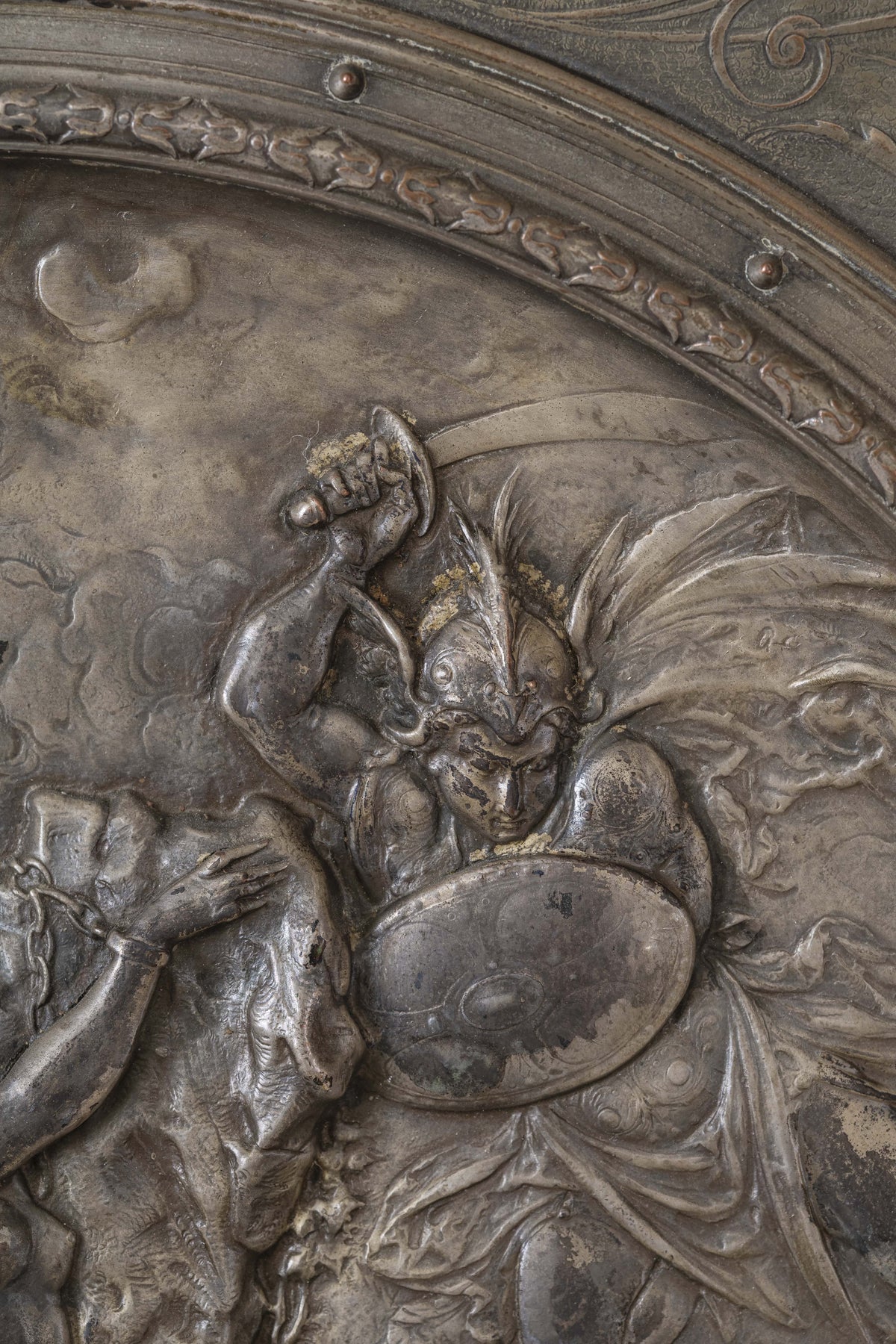 Ensemble de 9 plats de présentation néo-renaissance