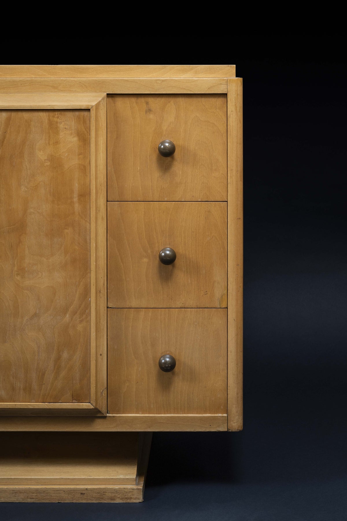 Maurice Dufrêne (1876-1955), Rare et élégant buffet