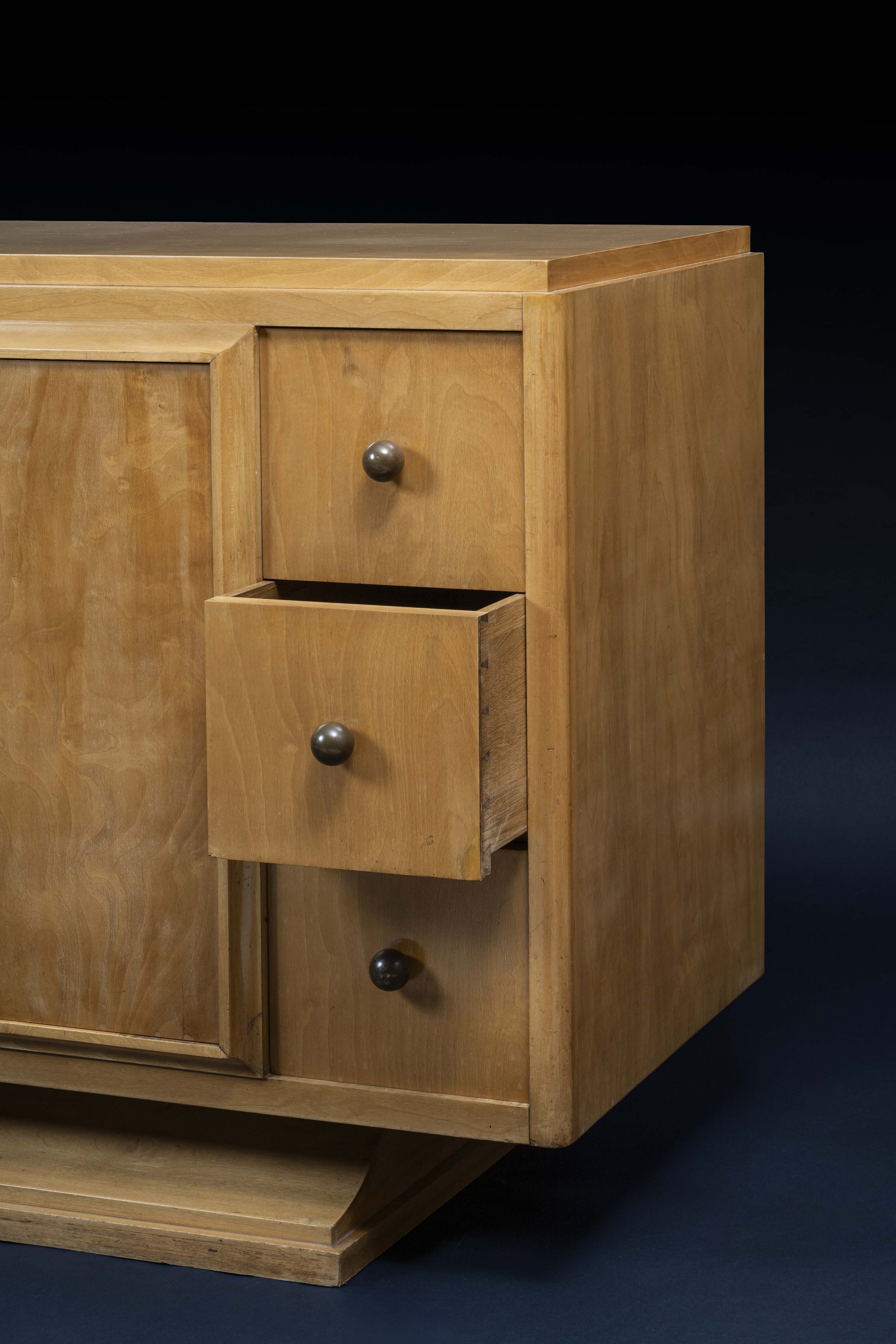 Maurice Dufrêne (1876-1955), Rare et élégant buffet