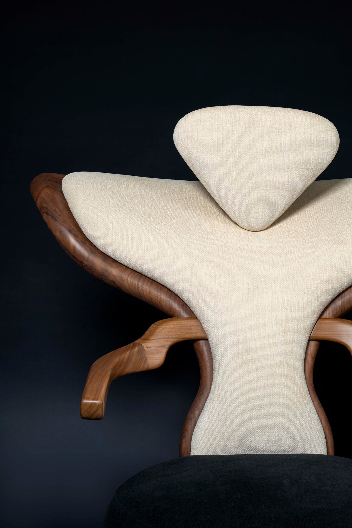 Fauteuil Sting, détail du dossier en chenille Pinto × Nobilis